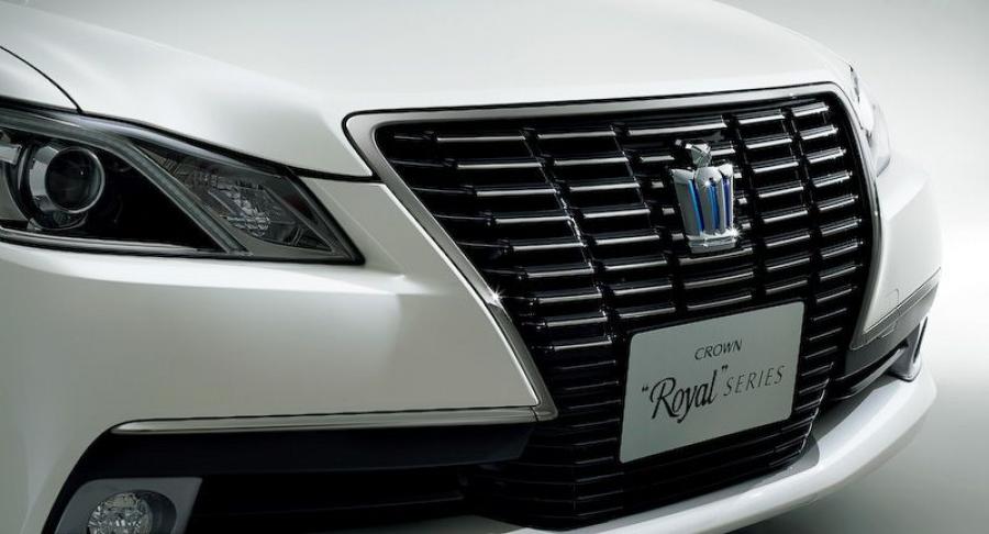  Toyota Crown Royal Saloon Black Style 2014 года  (фото 2 из 5)